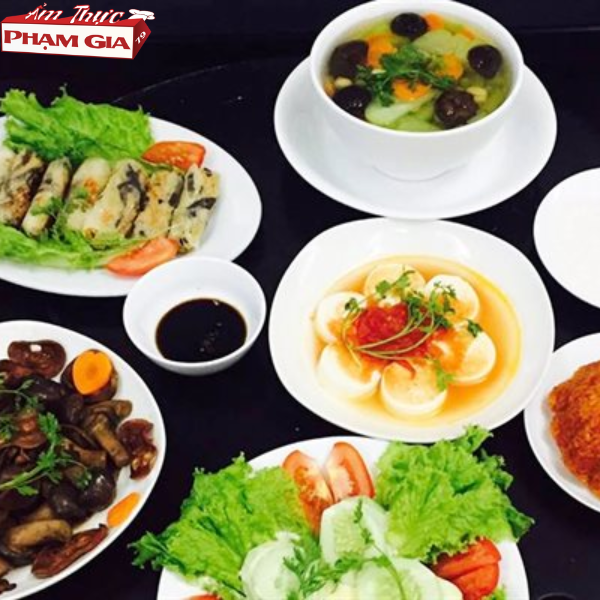 Mâm Cơm Chay Cúng Phật Cần Chuẩn Bị Ra Sao?